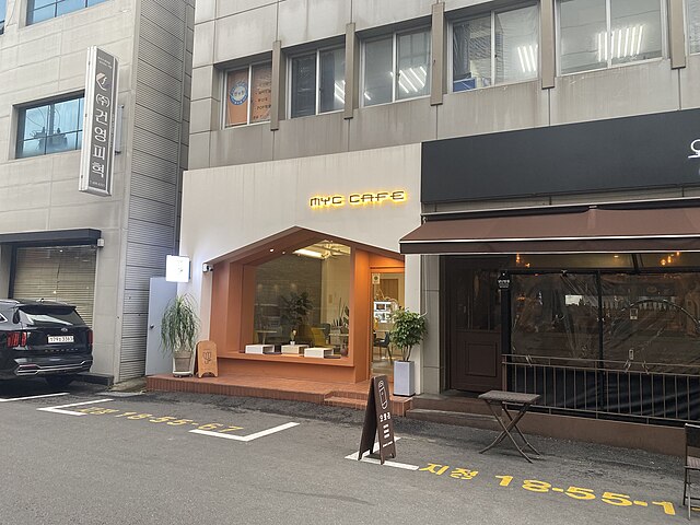 Pop-Ups Own the Weekend: How Seongsu Became Seoul’s Most Reliable Fashion “Scene”