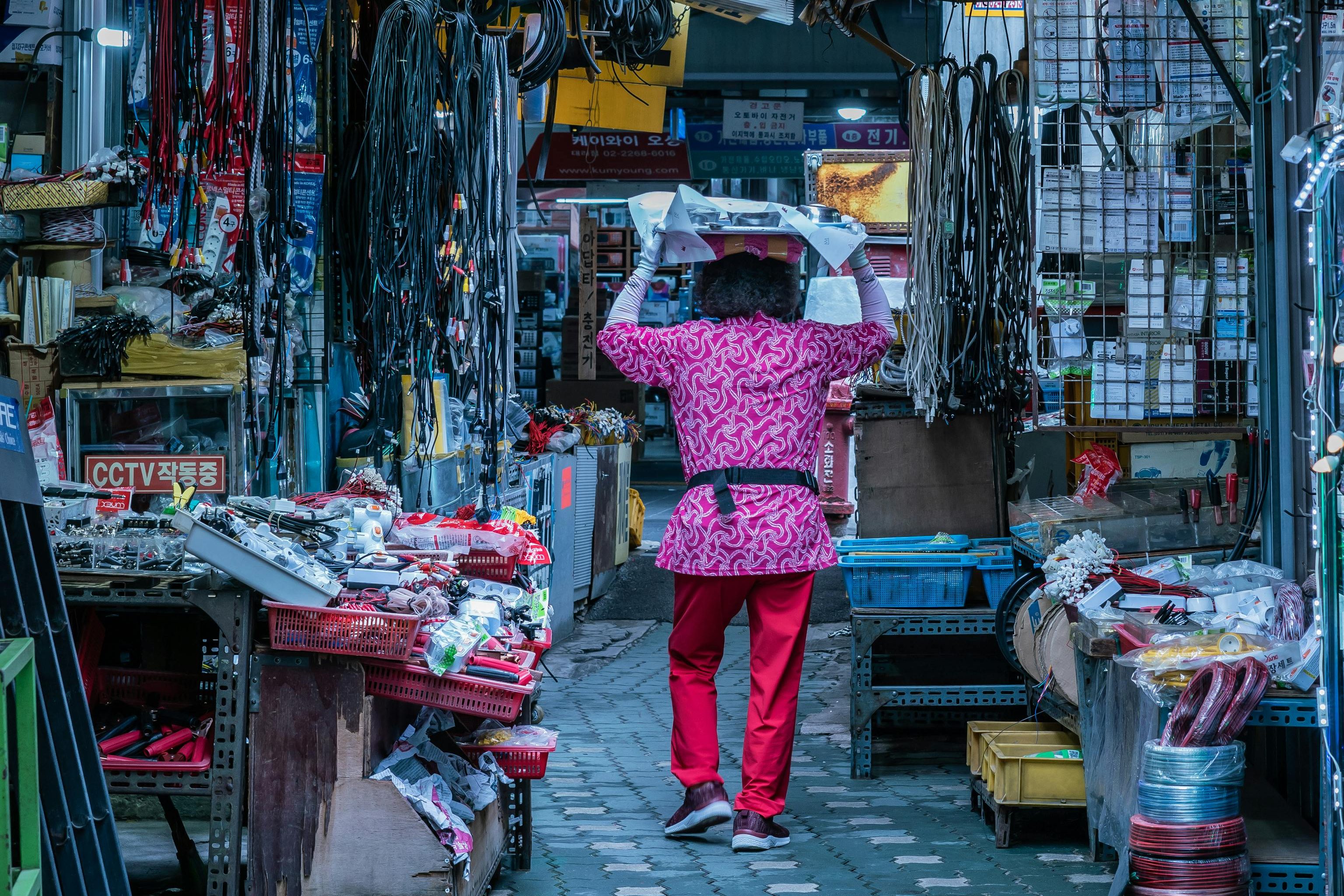 Korea’s Two-Speed Worklife: When Your 60s Get Longer—and Your 20s Go Quiet