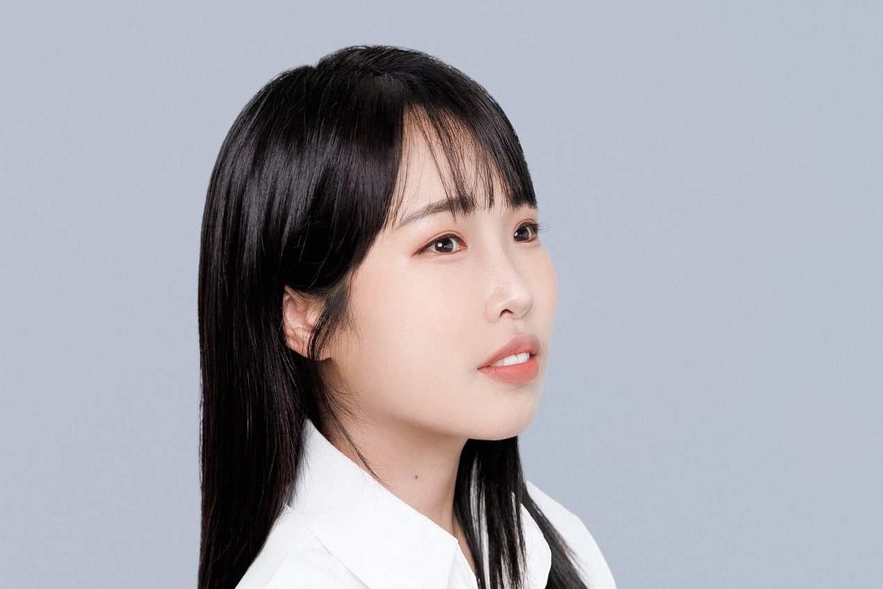 Lee Kkock-nim: The Voice of Teenagers, Illuminating the Shadows of Adolescent Anxiety and Loneliness Through Fiction