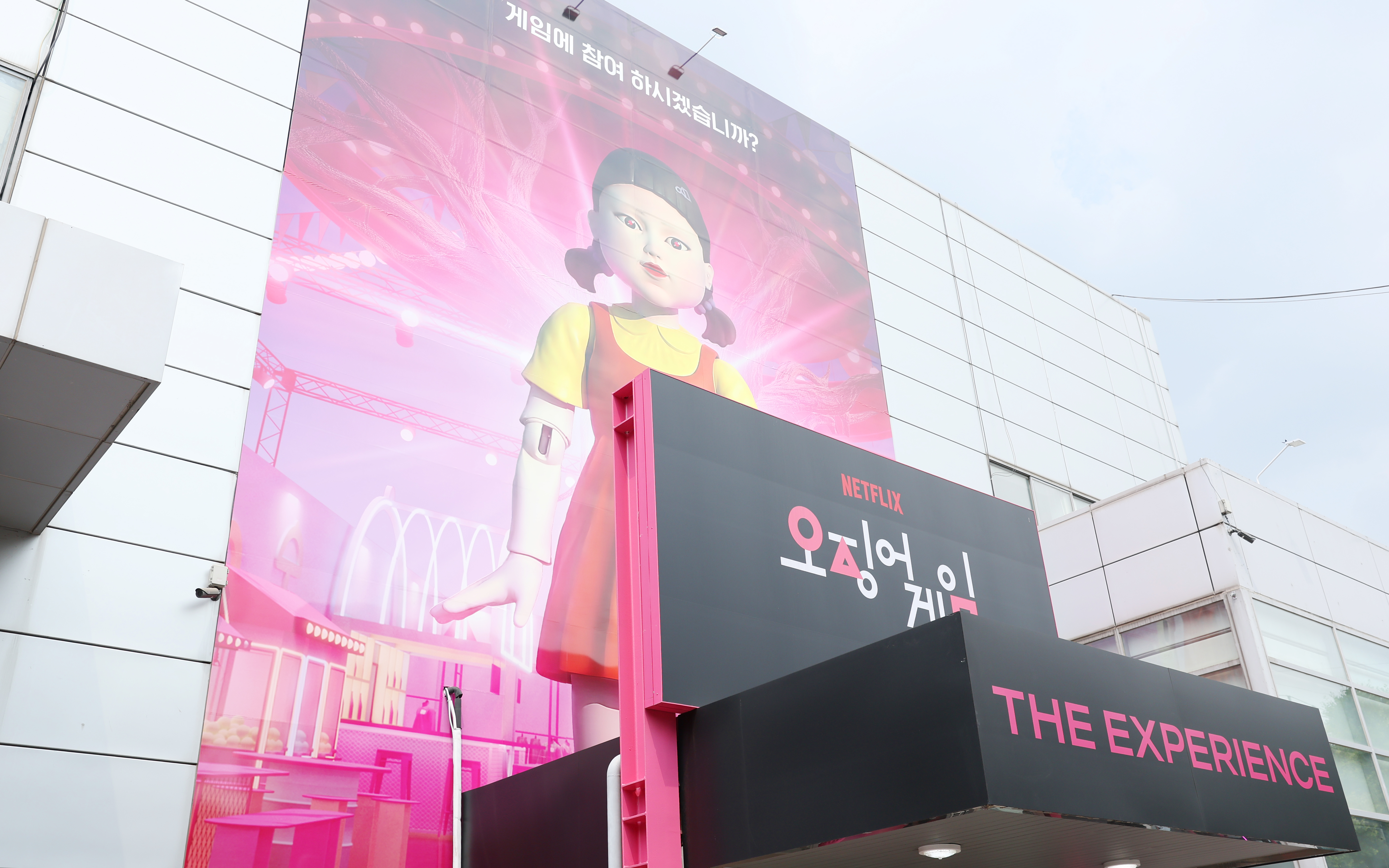 Korea’s Webtoon “Reality-Crossing Fantasy” Boom Isn’t a Genre Fad — It’s an Attention Signal