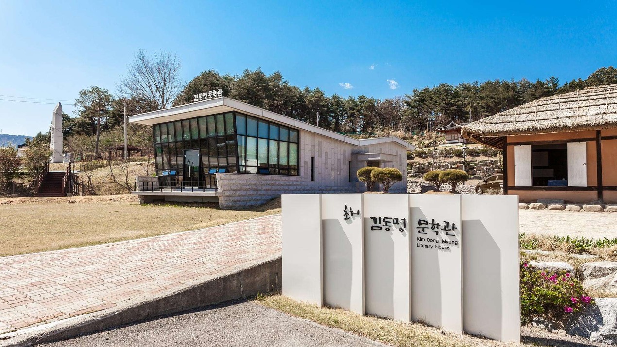 A Literary Journey to Gangneung in June:When the Plantain Flowers Bloom